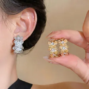 Pendientes de Botón de Flor Metálica Con Circonia Poste de Plata Diseño de Nicho Elegante Joyería para Mujer Boda