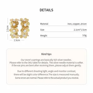 Vista detallada de pendientes florales dorados con dimensiones y especificaciones