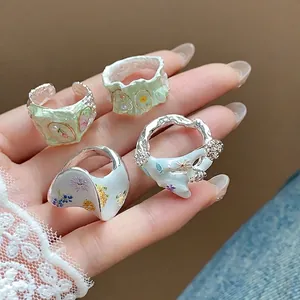 Bague Fleur en Alliage Goutte d'Huile de Niche Esthétique Dopamine Perle Artificielle Strass Emaille Bague pour Femmes Bijoux