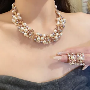 Parure de bijoux de style cour vintage avec collier et boucles d'oreilles en perles