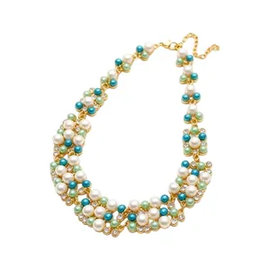 Collier en perles de style palais vintage avec perles blanches et strass brillants