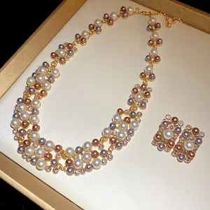 Parure de bijoux style palais vintage avec perles multicolores et strass brillants