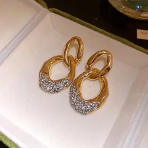 Eleganti orecchini d'oro irregolari intrecciati con dettagli in strass e scatola regalo