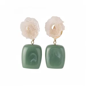 Retro green resin earrings with white crumpled flower design and marble pattern pendants