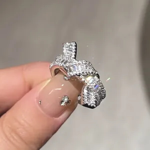 Anillo Abierto Ajustable de Cobre con Nudo Retorcido y Pavé de Circonia Plateado Geométrico Joyería para Mujer Banquete Diario Regalo