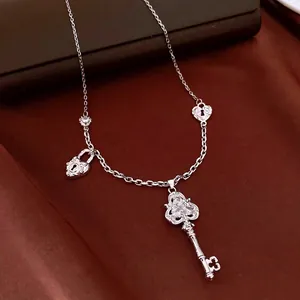 Fashion Adjustable Copper Zirconia Key Heart Pendant Necklace Simple Minimalist Silver Plated Clavicle Chain Jewelry For Women