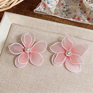 Elegant pink mesh flower stud earrings with pearl centers for a summer vacation look