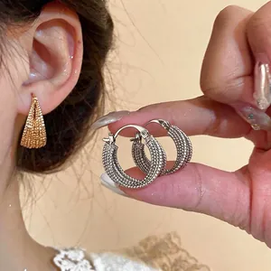 Orecchini a Cerchio Rotondi in Rame Placcato Oro 18K Con Perno in Argento Sterling 925 Semplice Design Intrecciato Gioielli Donna