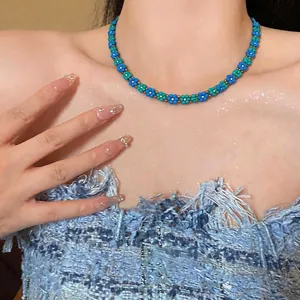 Collana vintage di perle di vetro fatta a mano con motivi di fiori blu e turchesi