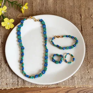 Set di gioielli retrò in perle di vetro a forma di fiore blu e verde