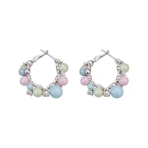 Boucles d'oreilles créoles en argent avec perles pastel multicolores et zircon