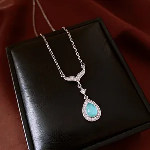 Collier Pendentif Goutte d'Eau Queue de Poisson en Zirconia à la Mode Chaîne de Clavicule en Cuivre Exquise pour Femme Bijoux de Cou Luxe Léger