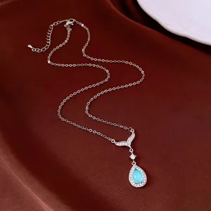 Élégant collier argenté avec pendentif queue de poisson et pierre goutte bleue
