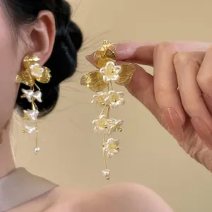 French Vintage Long Flower Tassel Artificial Pearl Drop Earrings Alloy Gold Plated Floral Dangle Earrings For Women Jewelry