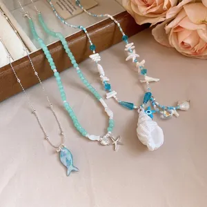 Colliers de perles sur le thème de l'océan avec étoiles de mer et coquillages pour plage