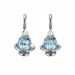 Exquisite Pudding-Ohrstecker aus Silber mit blauem Kristall und eleganten weißen Perlen