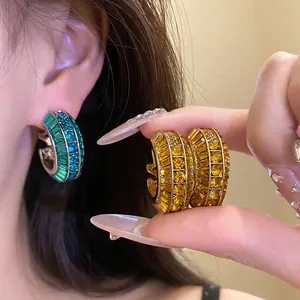 Orecchini a Bottone a Forma di C in Lega con Strass per Donna Eleganti Colorati Intarsiati con Perno in Argento 925