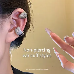 Fashion Copper Round Ear Cuffs For Women Non Pierced Pave Rhinestone Ear Clips Small Delicate Geometric Ear Bone Clips Jewelry
