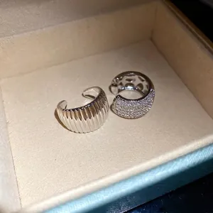 Exquisite silver-tone zircon round ear cuffs with grooved design for non-pierced ears