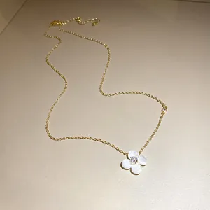 Elegant 14k gold-plated necklace featuring a zircon-centered white flower pendant