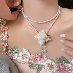 Collier de Vacances à la Mer Double Couche Perle Artificielle Gland Luxe Léger Fleur de Rose en Tissu Chaîne Ras-du-cou Femme Bijoux
