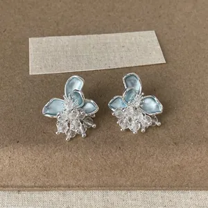 Orecchini a Bottone con Nappina in Cristallo a Fiore in Smalto Blu per Donna Eleganti Orecchini Pendenti Floreali con Strass
