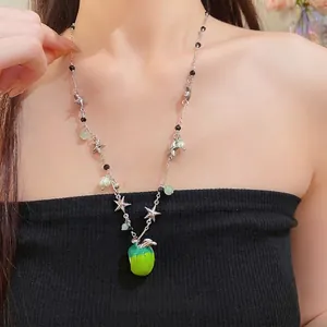 Collier en Alliage de Perles Artificielles avec Pendentif Pomme en Émail et Étoile pour Femmes Chaîne de Clavicule Élégante