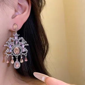 Eleganti orecchini vintage stile palazzo con pietre rosa e design ago in argento