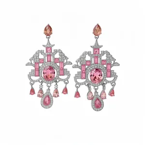 Orecchini a lampadario stile palazzo retrò con pietre rosa e pavé di cristalli