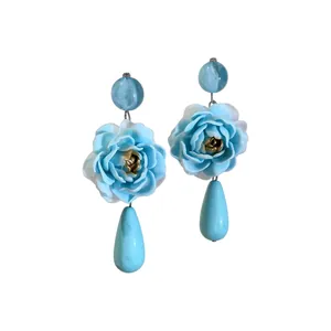 Exquisite blaue Harzblumen-Ohrstecker mit eleganten Tropfenanhängern für Damen