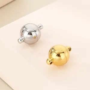 Détail de fermoirs magnétiques sphériques de haute qualité en argent et or pour bijoux