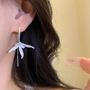 Elegant matte white spray-painted flower ear hooks minimalist chic earrings for women