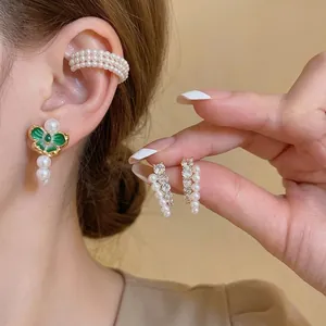 Orecchini a Bottone in Ottone Placcato Oro 18K Con Perno in Argento Sterling 925 Zirconia Perla Artificiale Gioielli