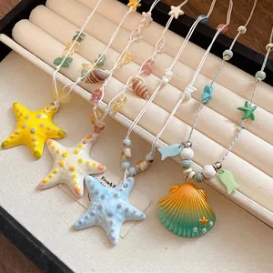 Vibrantes collares de cuentas con estrellas de mar y conchas para un estilo playero