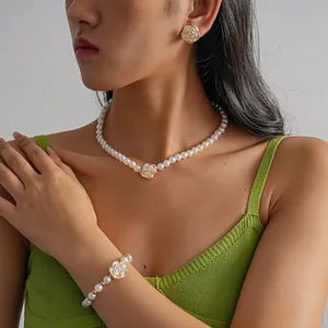 Vintage Camellia Pearl Jewelry Set For Women Acrylic Flower Necklace Bracelet Earrings Set Elegant French Style Jewelry Accessory