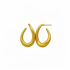 Vintage goldene gedrehte ovale Creolen mit matter Textur für elegante stilvolle Damen