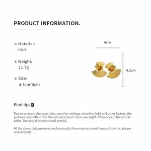 Product specification and dimensions for vintage golden fan-shaped metal flower earrings.
