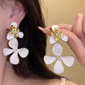Vintage Court Style Flower Drop Earrings Gold Plated Alloy White Enamel Rhinestone 925 Sterling Silver Earring Post Women Jewelry