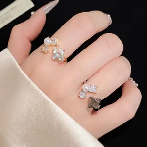 Anello Aperto in Rame Regolabile con Zirconia e Perla Artificiale per Donna Elegante Gioielleria di Moda Anello Raffinato Regalo