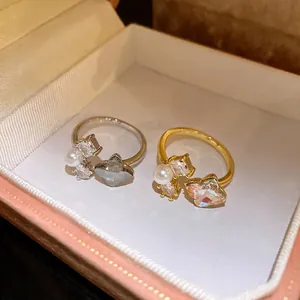 Eleganti anelli aperti in oro e argento con fiori di zircone e perle in portagioie