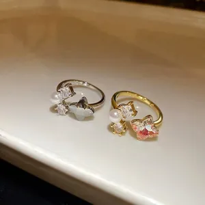 Elegante anello aperto alla moda con perle di zircone e motivo a farfalla in oro e argento