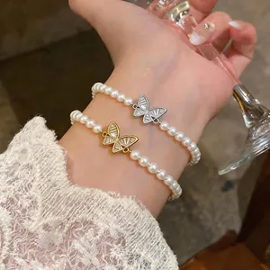 Bracciale in Perle Artificiali con Ciondolo a Farfalla in Zirconia Placcato Oro 18K per Donna Gioielli di Moda Raffinati