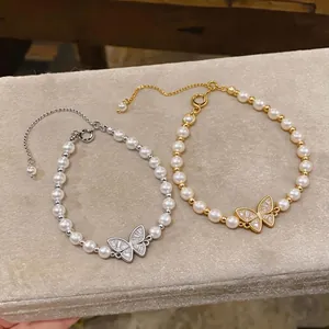 Eleganti bracciali di perle placcati oro 18k con ciondoli a farfalla in zircone lucido