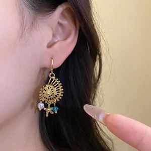 Pendientes vintage con colgantes de concha, estrella de mar y perla en dorado