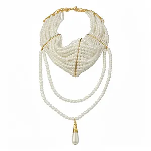 Collana di perle multistrato vintage con elegante ciondolo a goccia e dettagli oro.