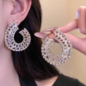 Boucles d'oreilles pendantes géométriques élégantes avec zircone et aiguille en argent