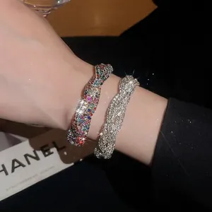 Vintage geflochtenes Armband für Damen mit bunten und silbernen Strasssteinen