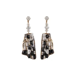 Pendientes geométricos de lujo de estilo corte europea con cristales negros y claros