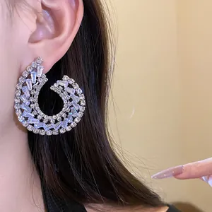 Boucles d'oreilles spirales géométriques en zircon avec design élégant d'aiguille en argent
