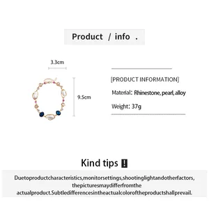 Detailed product info of retro rhinestone pearl necklace with geometric charm